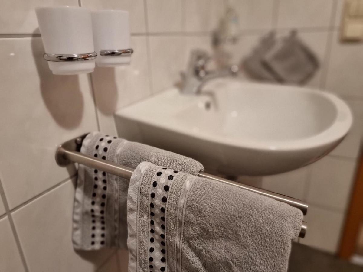 Apartment Cafe Altmuehl, Gaestehaus Krimhilde Direkt Am Wasser